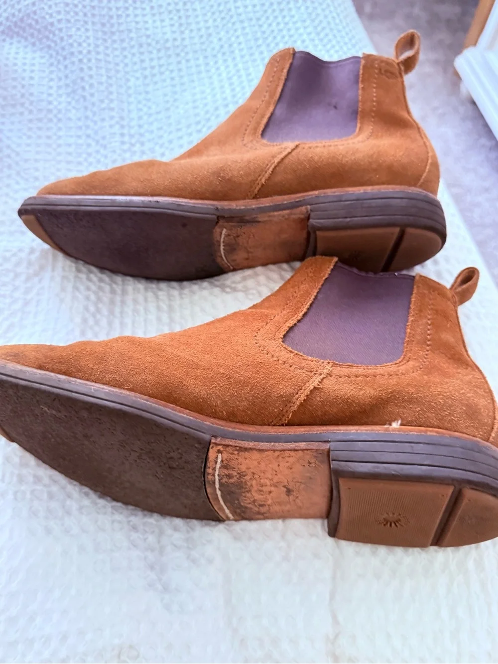 UGG Men’s Suede Chukka Boots in Chestnut Tan